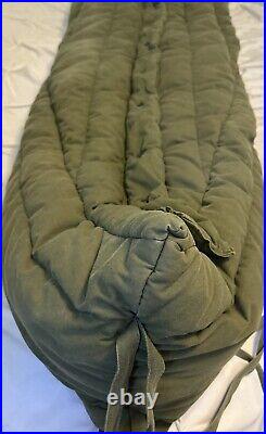US Military Extreme Cold Weather Sleeping Bag Down/ Polyester Filled With 1983