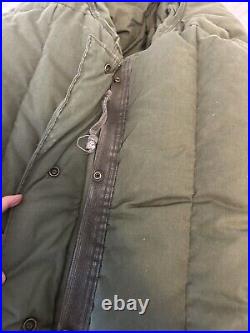US Military Extreme Cold Weather Sleeping Bag Down/ Polyester Filled With 1983
