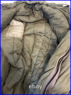 US Military Extreme Cold Weather Sleeping Bag Down/ Polyester Filled With 1983