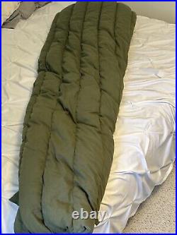 US Military Extreme Cold Weather Sleeping Bag Down/ Polyester Filled With 1983