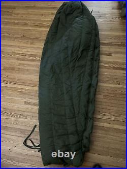 U. S Military Army Extreme Cold Weather Sleeping Bag Poly/Down 8465-01-033-8057