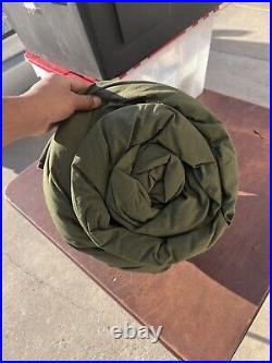 U. S Military Army Extreme Cold Weather Sleeping Bag Poly/Down 8465-01-033-8057