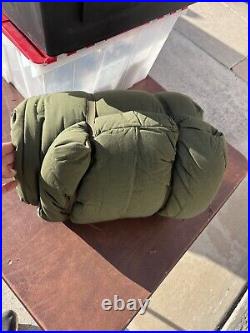 U. S Military Army Extreme Cold Weather Sleeping Bag Poly/Down 8465-01-033-8057