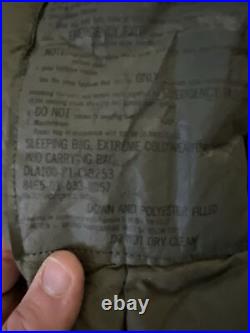 U. S Military Army Extreme Cold Weather Sleeping Bag Poly/Down 8465-01-033-8057