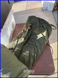 U. S Military Army Extreme Cold Weather Sleeping Bag Poly/Down 8465-01-033-8057