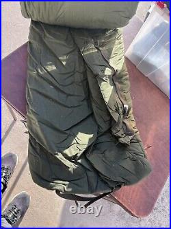 U. S Military Army Extreme Cold Weather Sleeping Bag Poly/Down 8465-01-033-8057