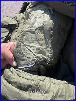U. S Military Army Extreme Cold Weather Sleeping Bag Poly/Down 8465-01-033-8057